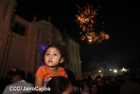 ¡María de Nicaragua, Nicaragua de María! Familias celebran la tradicional Gritería a la Purísima