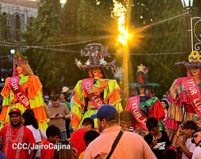 ¡María de Nicaragua, Nicaragua de María! Familias celebran la tradicional Gritería a la Purísima
