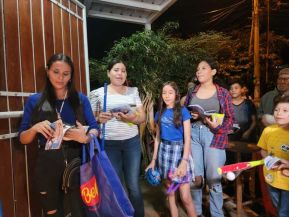 ¡María de Nicaragua, Nicaragua de María! Familias celebran la tradicional Gritería a la Purísima