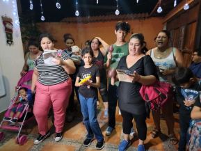 ¡María de Nicaragua, Nicaragua de María! Familias celebran la tradicional Gritería a la Purísima