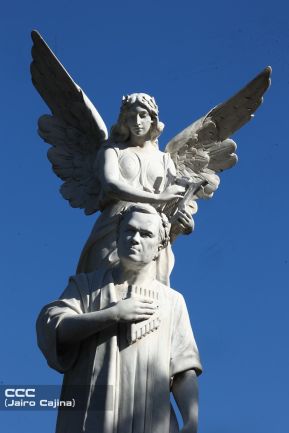 Nicaragüenses conmemoran los 109 años del tránsito a la inmortalidad de Rubén Darío 