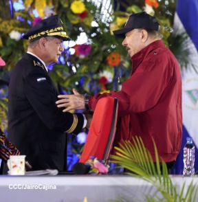 Acto de Juramentación del Primer Comisionado Francisco Díaz y Policías Voluntarios de Managua