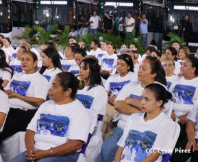 Acto de entrega de 500 unidades de buses y microbuses a transportistas de Nicaragua 