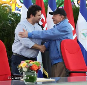 Acto de entrega de 500 unidades de buses y microbuses a transportistas de Nicaragua 