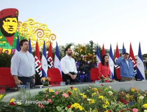 Acto de entrega de 500 unidades de buses y microbuses a transportistas de Nicaragua 
