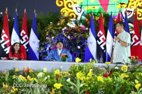 Acto de entrega de 500 unidades de buses y microbuses a transportistas de Nicaragua 