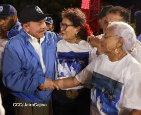 Acto de entrega de 500 unidades de buses y microbuses a transportistas de Nicaragua 