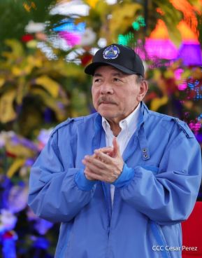 Acto de entrega de 500 unidades de buses y microbuses a transportistas de Nicaragua 