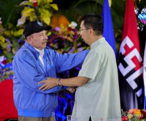 Acto de entrega de 500 unidades de buses y microbuses a transportistas de Nicaragua 