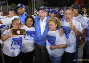 Acto de entrega de 500 unidades de buses y microbuses a transportistas de Nicaragua 