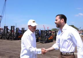 Acto de entrega de equipos de la República Popular China para modernizar Puerto Corinto