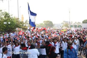 Caminata Colorida en homenaje al 45 aniversario de la Cruzada Nacional de Alfabetización