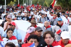Caminata Colorida en homenaje al 45 aniversario de la Cruzada Nacional de Alfabetización