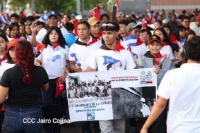 Caminata Colorida en homenaje al 45 aniversario de la Cruzada Nacional de Alfabetización