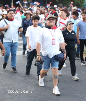 Caminata Colorida en homenaje al 45 aniversario de la Cruzada Nacional de Alfabetización