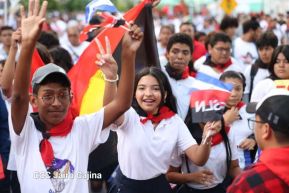 Caminata Colorida en homenaje al 45 aniversario de la Cruzada Nacional de Alfabetización