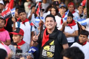 Caminata Colorida en homenaje al 45 aniversario de la Cruzada Nacional de Alfabetización