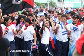 Caminata Colorida en homenaje al 45 aniversario de la Cruzada Nacional de Alfabetización