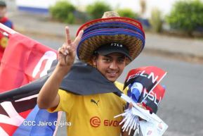 Caminata Colorida en homenaje al 45 aniversario de la Cruzada Nacional de Alfabetización