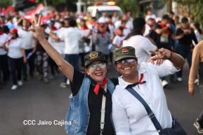 Caminata Colorida en homenaje al 45 aniversario de la Cruzada Nacional de Alfabetización