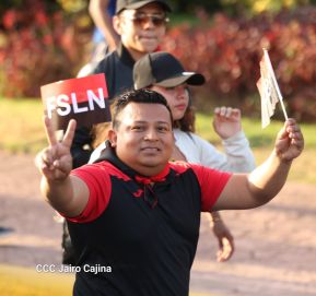 Caminata Colorida en homenaje al 45 aniversario de la Cruzada Nacional de Alfabetización