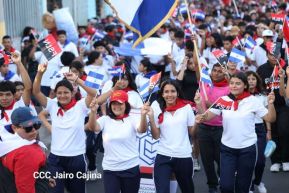 Caminata Colorida en homenaje al 45 aniversario de la Cruzada Nacional de Alfabetización