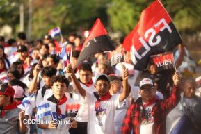 Caminata Colorida en homenaje al 45 aniversario de la Cruzada Nacional de Alfabetización