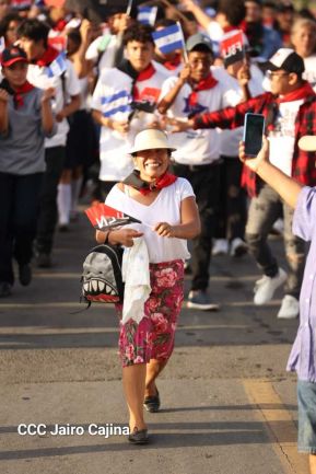 Caminata Colorida en homenaje al 45 aniversario de la Cruzada Nacional de Alfabetización