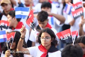 Caminata Colorida en homenaje al 45 aniversario de la Cruzada Nacional de Alfabetización