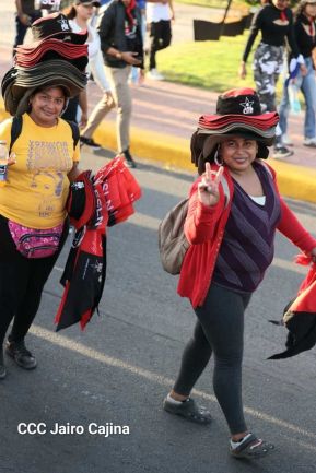 Caminata Colorida en homenaje al 45 aniversario de la Cruzada Nacional de Alfabetización