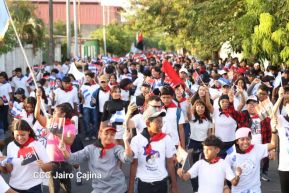 Caminata Colorida en homenaje al 45 aniversario de la Cruzada Nacional de Alfabetización