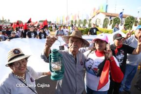 Caminata Colorida en homenaje al 45 aniversario de la Cruzada Nacional de Alfabetización