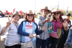 Caminata Colorida en homenaje al 45 aniversario de la Cruzada Nacional de Alfabetización