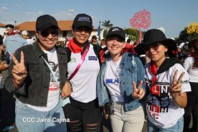 Caminata Colorida en homenaje al 45 aniversario de la Cruzada Nacional de Alfabetización