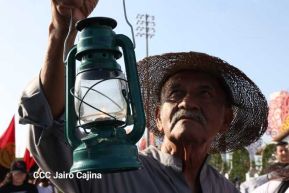 Caminata Colorida en homenaje al 45 aniversario de la Cruzada Nacional de Alfabetización