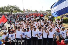 Caminata Colorida en homenaje al 45 aniversario de la Cruzada Nacional de Alfabetización