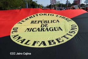 Caminata Colorida en homenaje al 45 aniversario de la Cruzada Nacional de Alfabetización