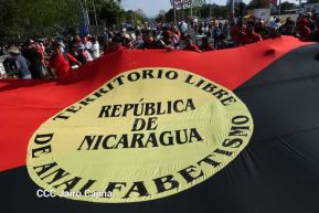 Caminata Colorida en homenaje al 45 aniversario de la Cruzada Nacional de Alfabetización
