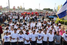 Caminata Colorida en homenaje al 45 aniversario de la Cruzada Nacional de Alfabetización