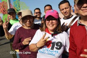 Caminata Colorida en homenaje al 45 aniversario de la Cruzada Nacional de Alfabetización