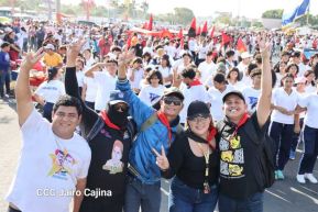 Caminata Colorida en homenaje al 45 aniversario de la Cruzada Nacional de Alfabetización