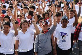 Caminata Colorida en homenaje al 45 aniversario de la Cruzada Nacional de Alfabetización