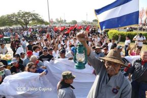 Caminata Colorida en homenaje al 45 aniversario de la Cruzada Nacional de Alfabetización