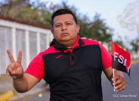 Caminata Colorida en homenaje al 45 aniversario de la Cruzada Nacional de Alfabetización