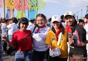 Caminata Colorida en homenaje al 45 aniversario de la Cruzada Nacional de Alfabetización
