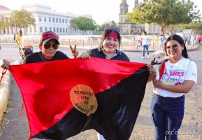 Caminata Colorida en homenaje al 45 aniversario de la Cruzada Nacional de Alfabetización