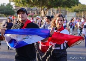 Caminata Colorida en homenaje al 45 aniversario de la Cruzada Nacional de Alfabetización