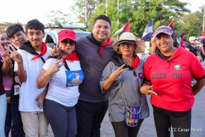 Caminata Colorida en homenaje al 45 aniversario de la Cruzada Nacional de Alfabetización