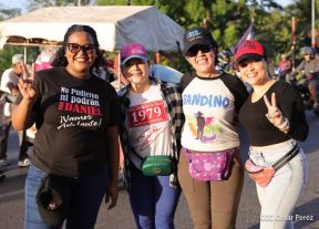 Caminata Colorida en homenaje al 45 aniversario de la Cruzada Nacional de Alfabetización