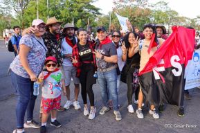 Caminata Colorida en homenaje al 45 aniversario de la Cruzada Nacional de Alfabetización